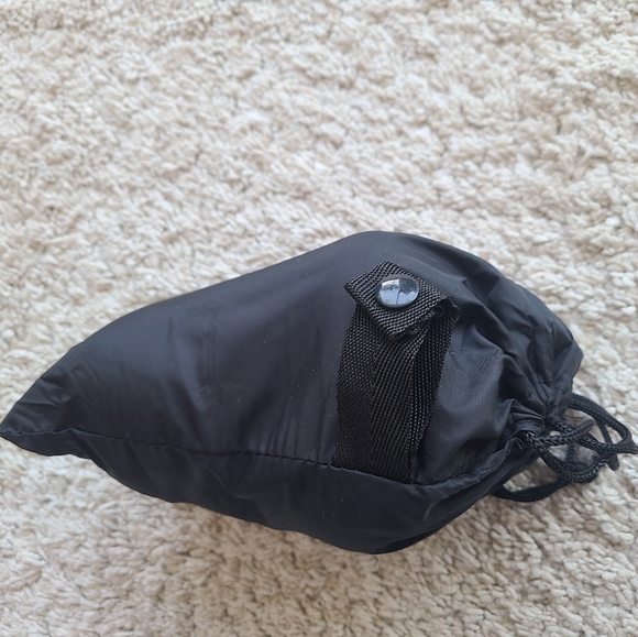 Travel halo pillow and sleep mask - Picture 6 of 6